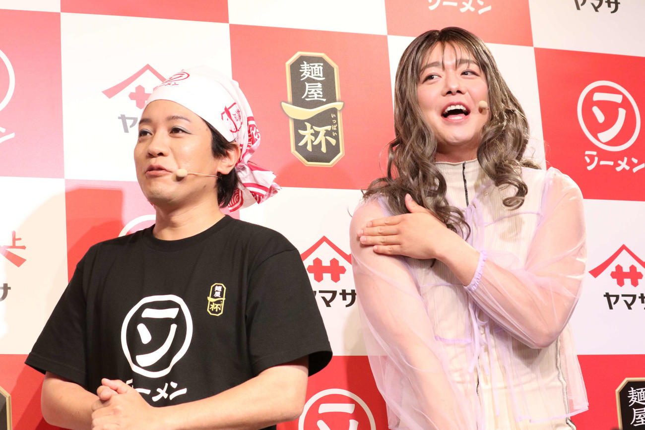 ポップアップストア「ラーメンソーメン屋　麺屋一杯」発表会に出席したぺこぱの松陰寺太勇、シュウペイ（撮影・加藤理沙）