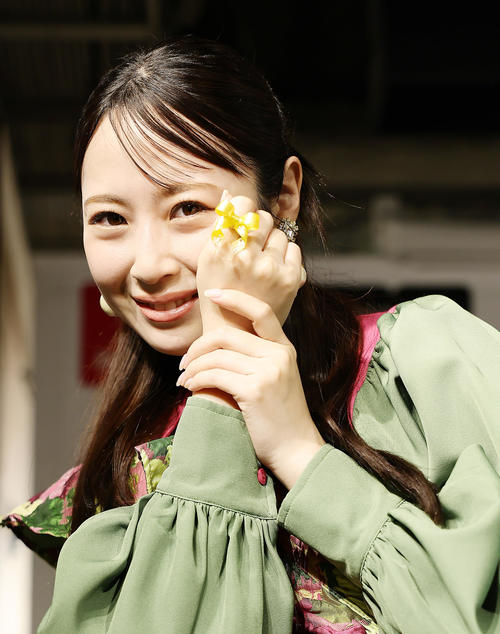 元SKE高柳明音　最先端りんご飴を堪能「1人で静かに楽しんででもそれが至福のひととき」