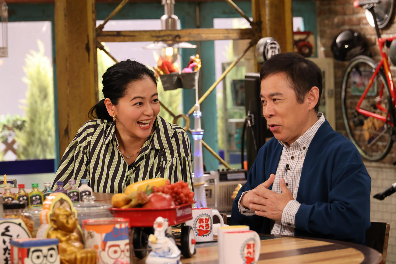 「おかべろ」11日放送分で、思い出を語り合う黒谷友香（左）と岡村隆史（提供・カンテレ）外部提供