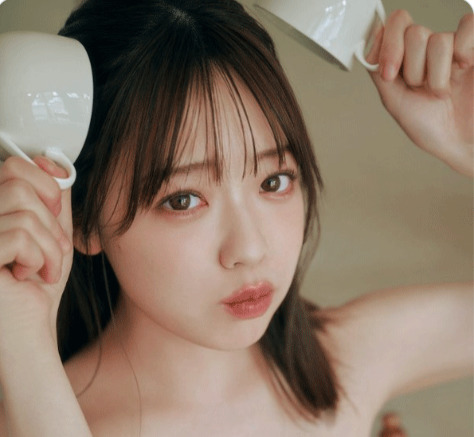 中学数学の全国統一模試１位の元アイドル、胸元あらわなグラビアショット公開「最高すぎ」の声