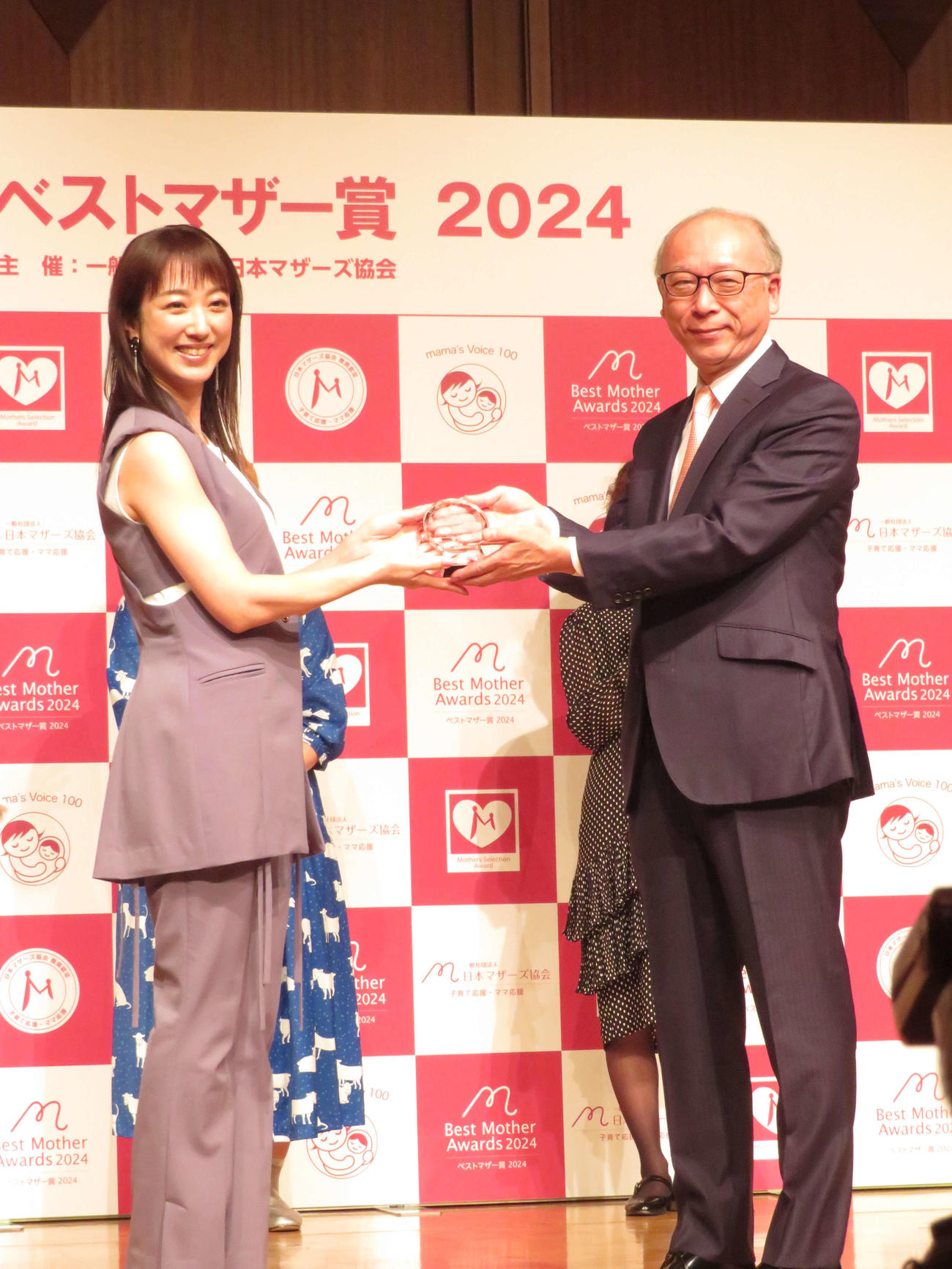 「第16回ベストマザー賞　2024」式典に出席した川田裕美
