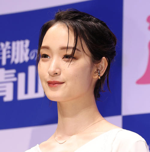 剛力彩芽が大胆肌見せワンピ、うなじと背中が美しすぎ「最近グッと色っぽい」