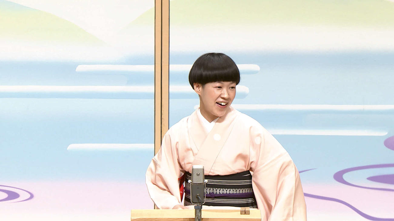 「つる」を披露する桂二葉（C）MBS