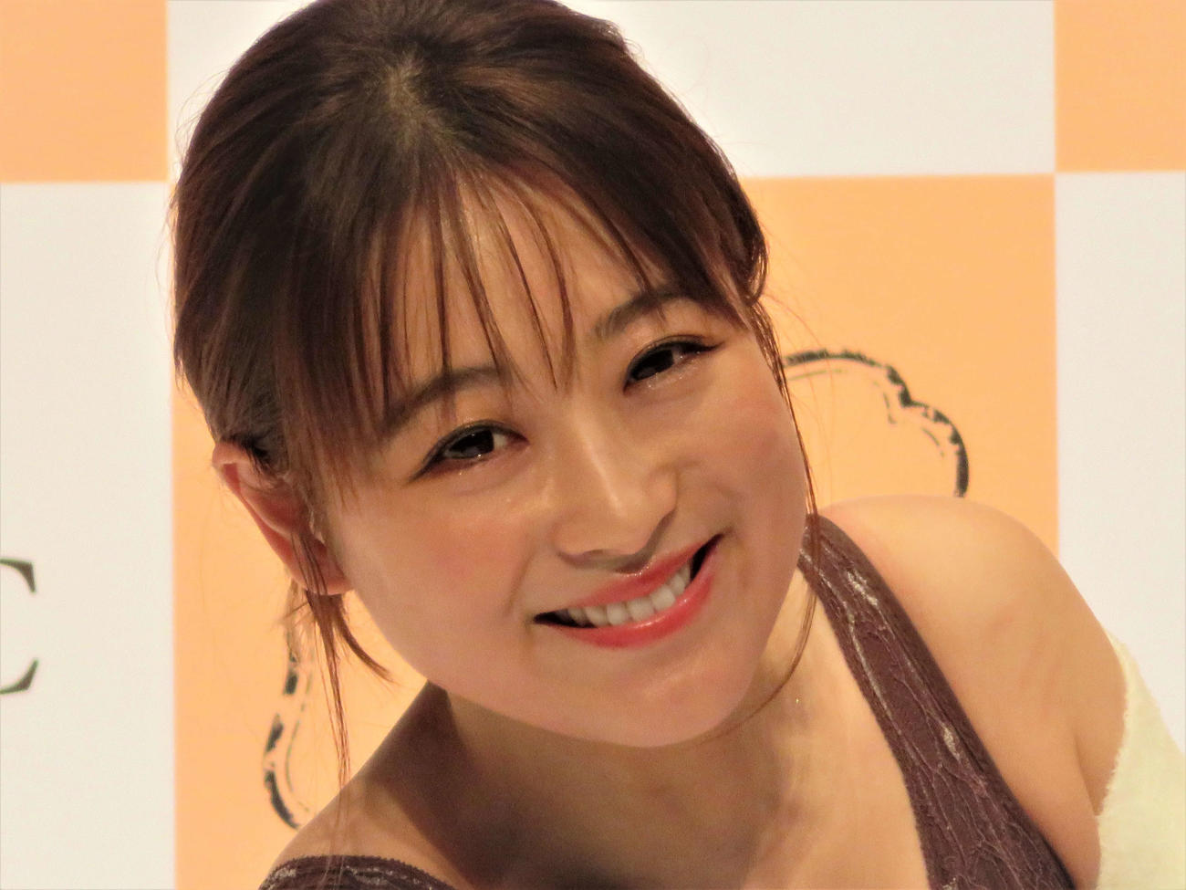 鈴木奈々（21年撮影）