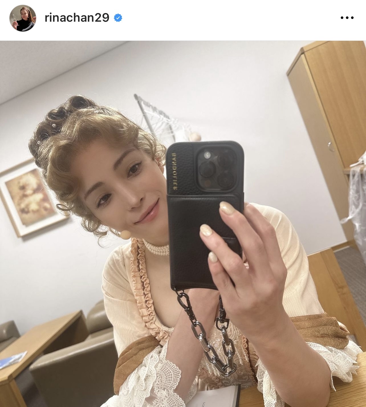 （知念里奈のインスタグラムから）