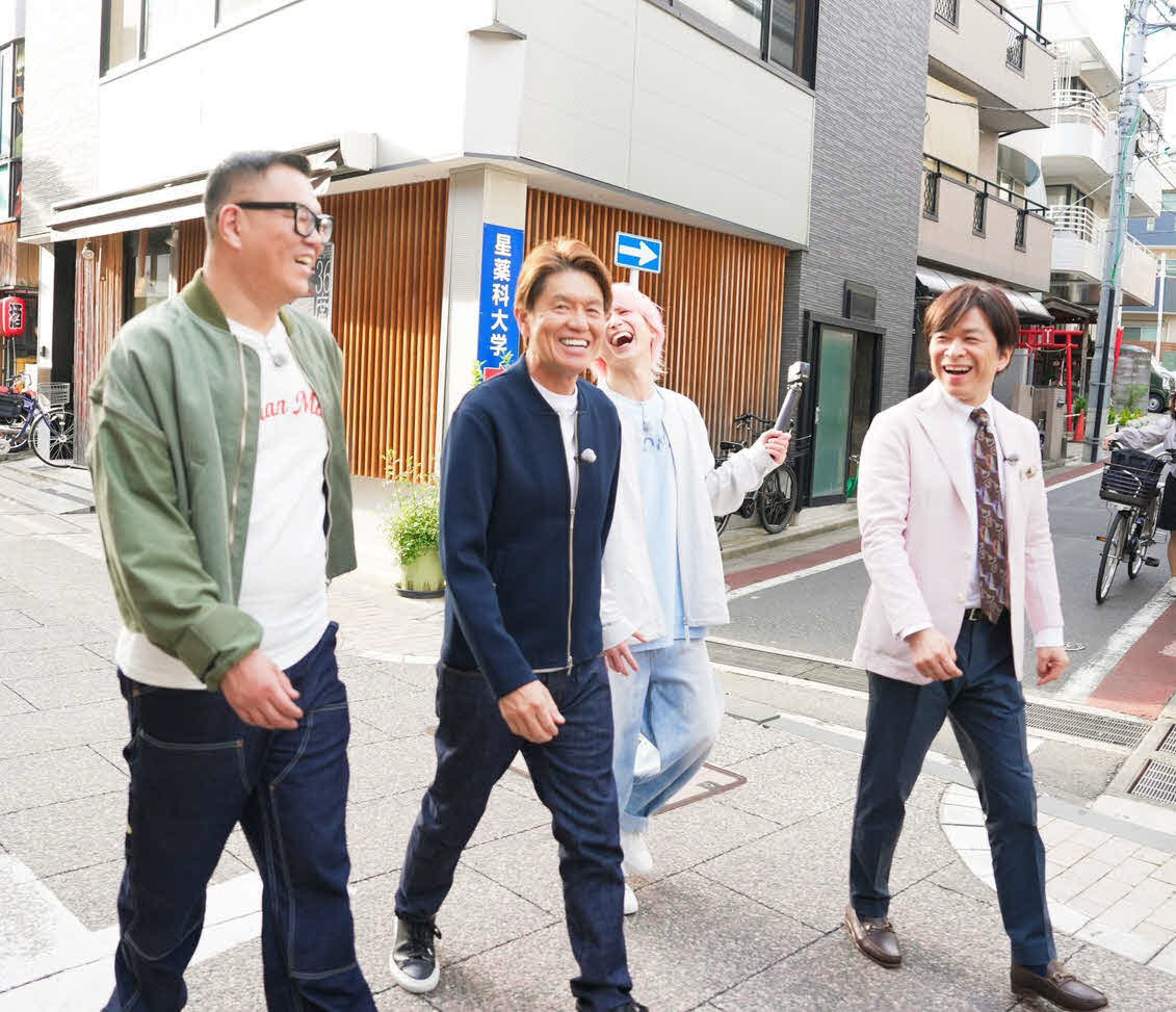 日本テレビ系特番「ヒロミのおせっ買い！」に出演した、左からシソンヌ長谷川忍、ヒロミ、SnowMan佐久間大介、武田真一アナ