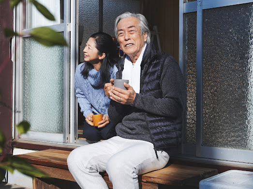 岩城滉一（右）＆宮崎美子場面シーン（C）2023「ラストターン」製作委員会