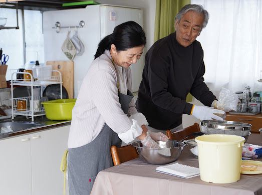 岩城滉一（右）＆宮崎美子場面シーン（C）2023「ラストターン」製作委員会