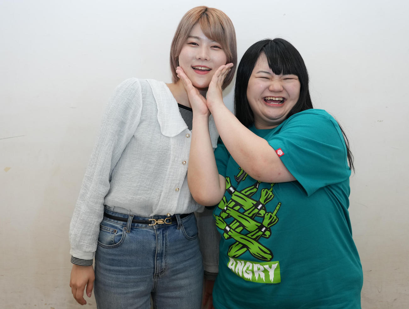 とても仲が良いオダウエダ。左は小田結希、右は植田紫帆（撮影・菅敏、2022年6月14日）