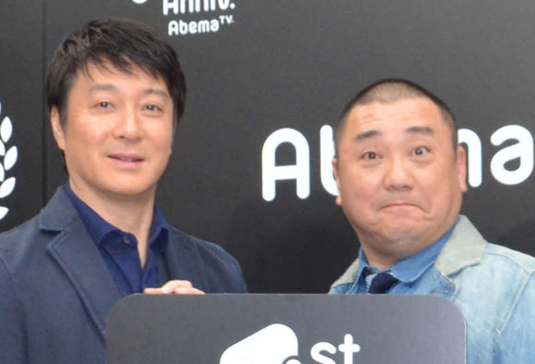 極楽とんぼの加藤浩次（左）と山本圭壱（2017年4月撮影）