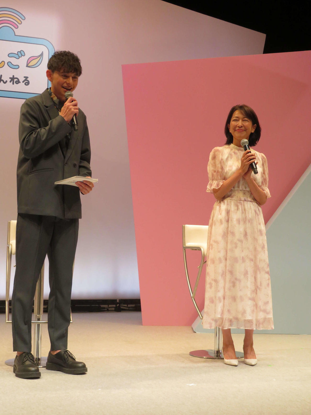 日本看護協会「看護の日」イベント「かんごちゃんねる」で語り合うハリー杉山と羽田美智子（撮影・村上幸将）