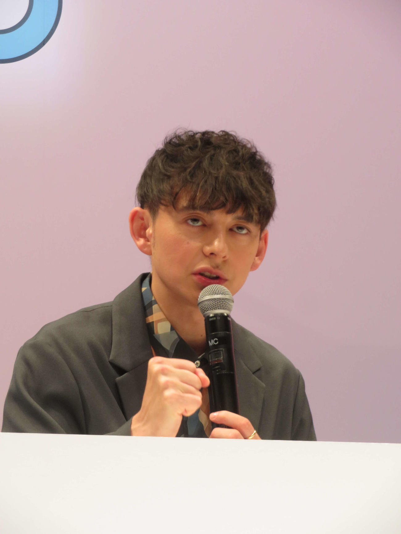 日本看護協会「看護の日」イベント「かんごちゃんねる」で熱く語るハリー杉山（撮影・村上幸将）