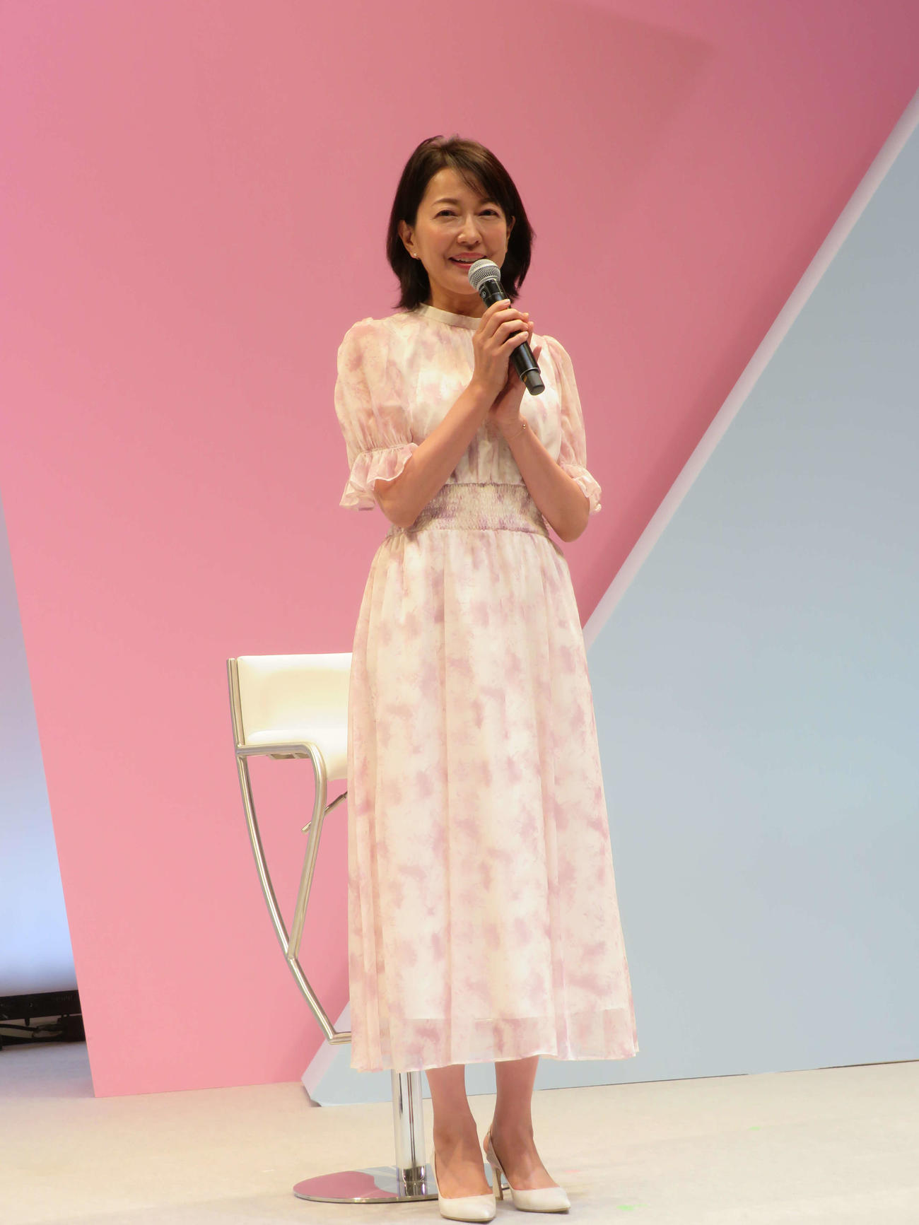 日本看護協会「看護の日」イベント「かんごちゃんねる」で笑みを浮かべる羽田美智子（撮影・村上幸将）