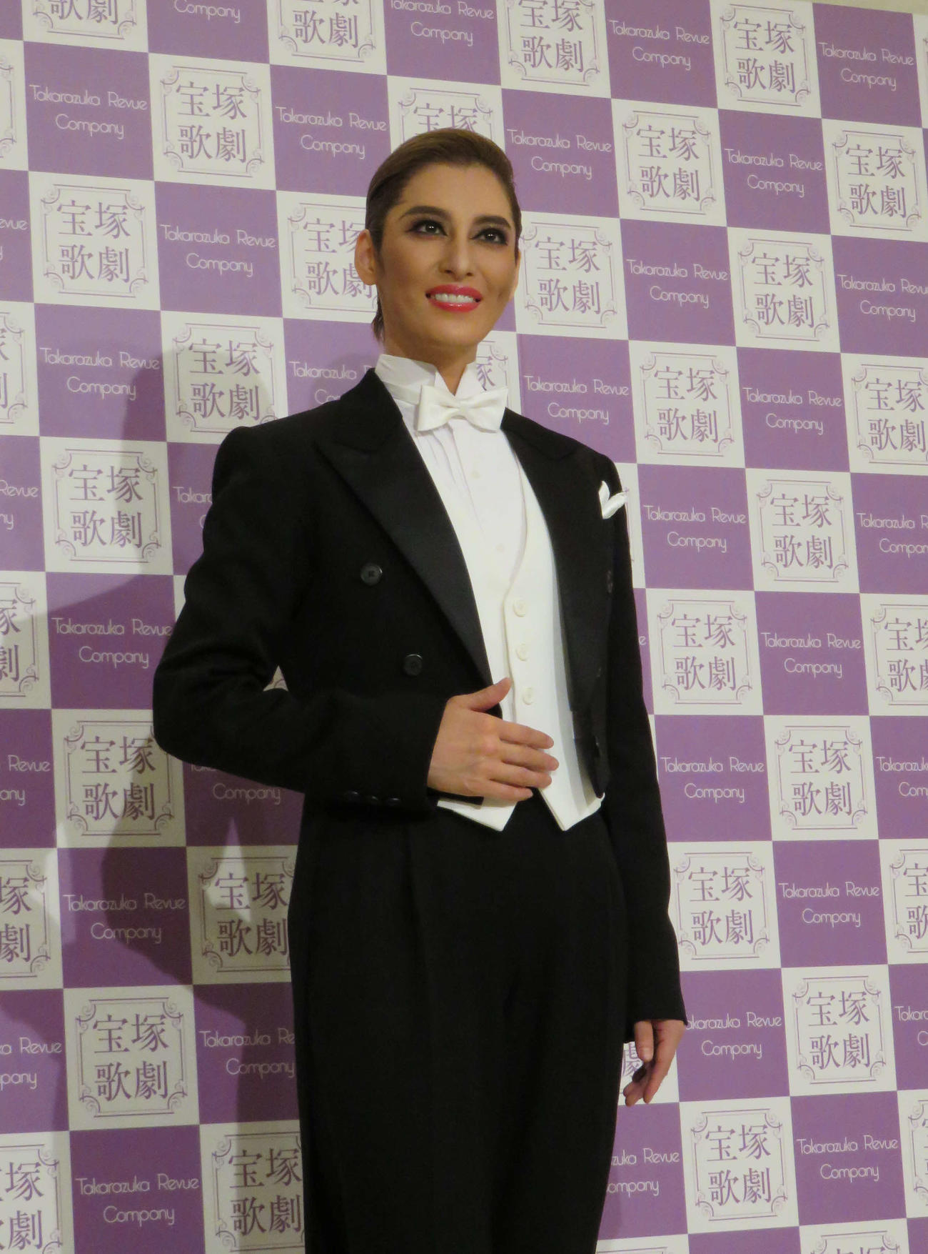 晴れやかな表情で退団会見に臨んだ月城かなと（撮影・村上久美子）