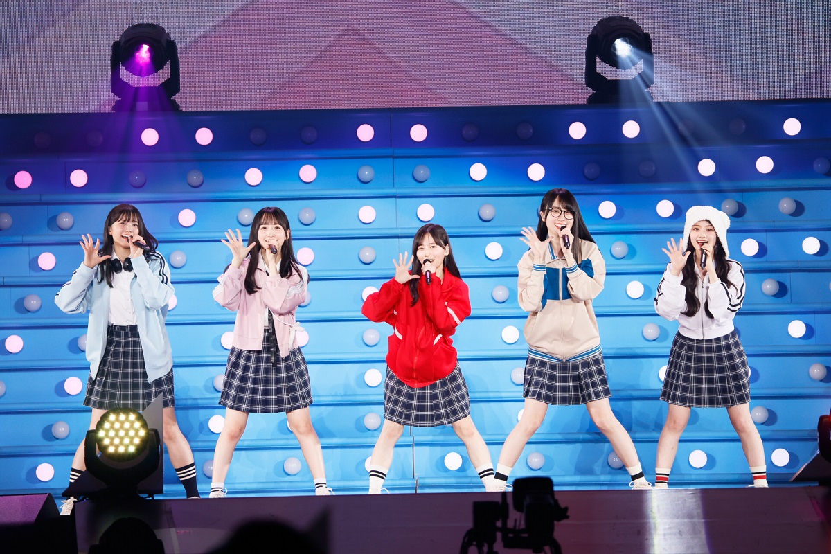 自身の卒業コンサートで「山下軍団」を結成しパフォーマンスする乃木坂46山下美月（中央）。左から五百城茉央、一ノ瀬美空、1人おいて賀喜遥香、川崎桜（C）乃木坂46LLC