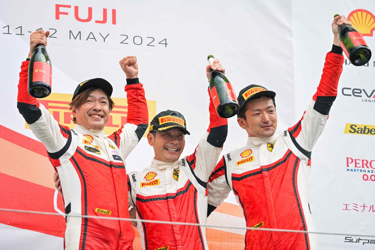 本格カーレース初参戦で初優勝した前澤友作氏（C）MAEZAWA RACING