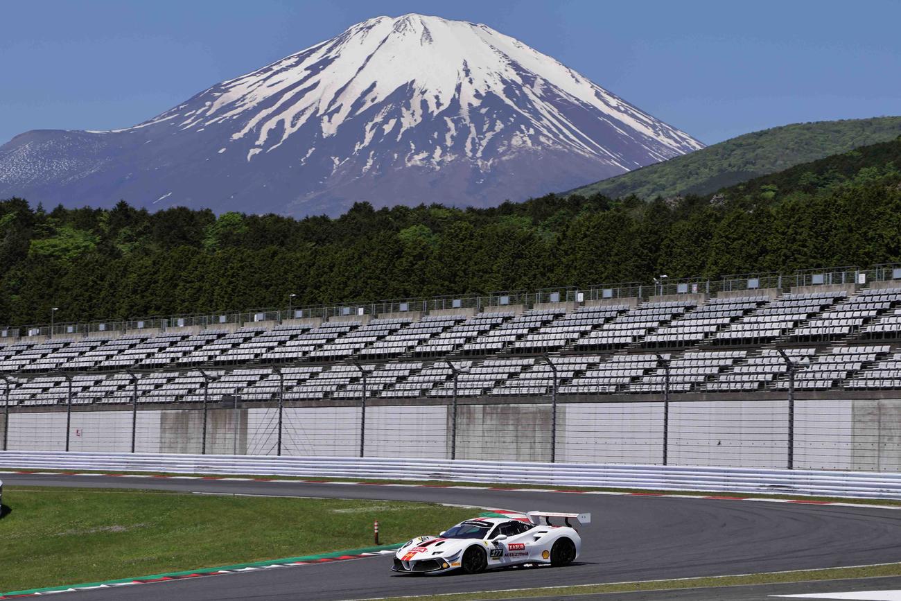 本格カーレース初参戦で初優勝した前澤友作氏（C）MAEZAWA RACING