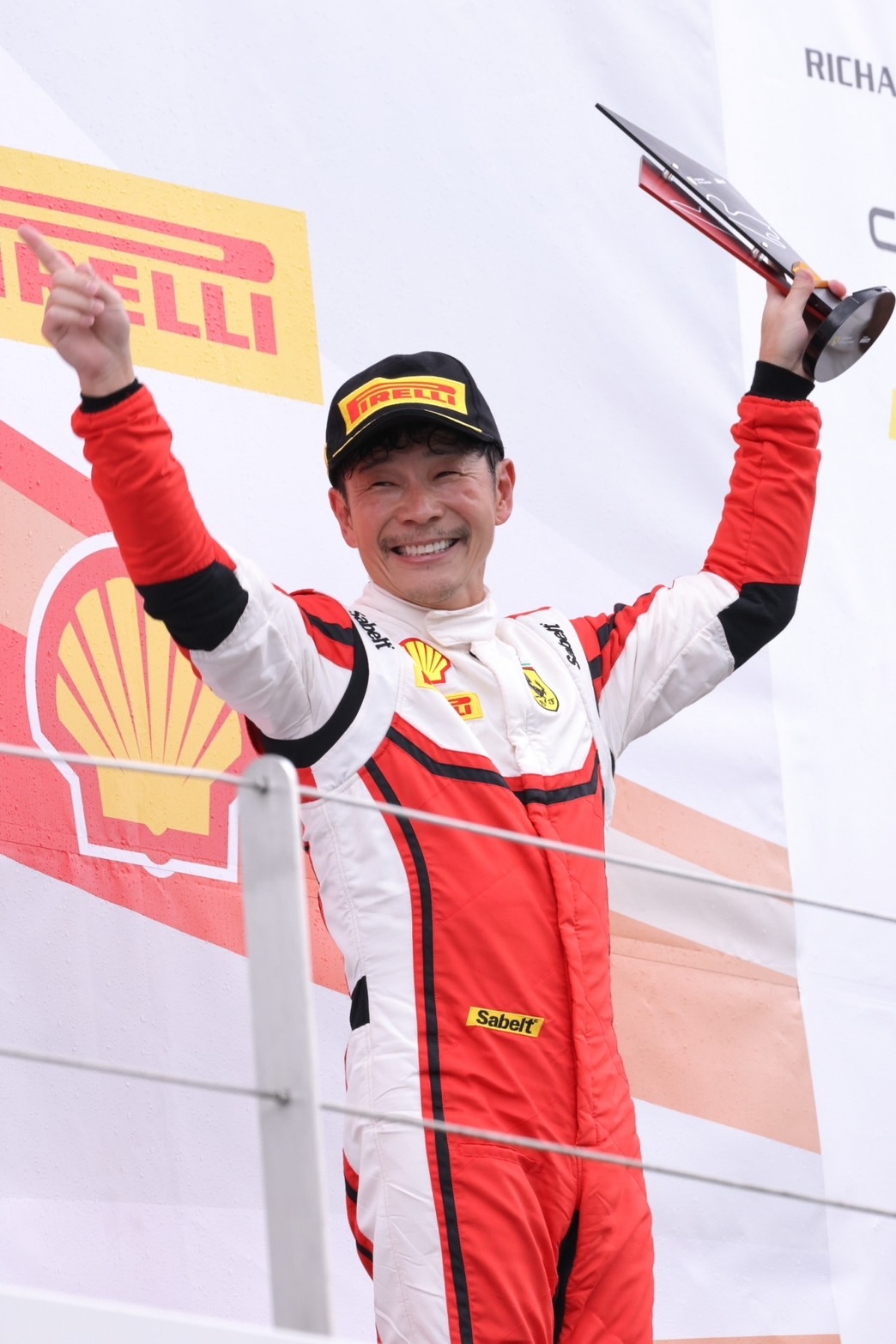 本格カーレース初参戦で初優勝した前澤友作氏（C）MAEZAWA RACING