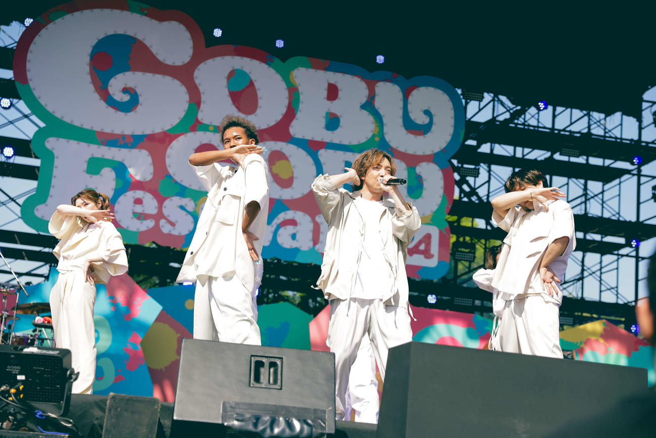 ごぶごぶフェス1日目に出演した三浦大知（左から3人目）（C）GOBU GOBU Festival【撮影：渡邉一生】