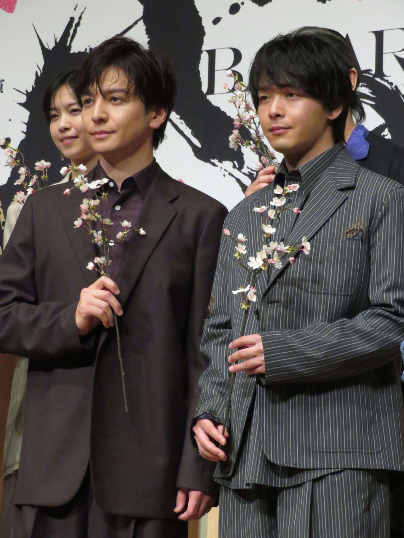劇団☆新感線44周年興行・夏秋公演　いのうえ歌舞伎「バサラオ」制作発表に出席した生田斗真、中村倫也