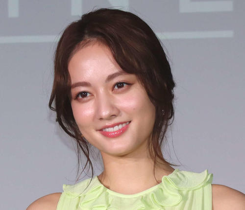 谷まりあ「天使ですか？」「めっちゃSexy」美スタイル際立つコーデに「明日から頑張れます」