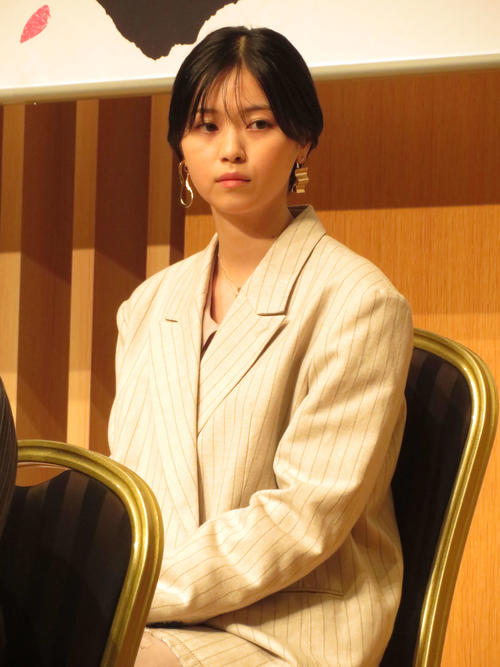 西野七瀬「結婚指輪なし」もショートヘアでイメチェン会見　３月に山田裕貴と結婚