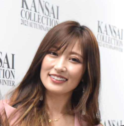 熊田曜子「可愛い可愛い」３人の娘とリンクコーデ４ショット「年の離れた長女みたい」