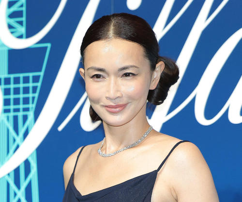 “美人化”あのタレントも…長谷川京子が豪華メンバー食事会を披露「よく喋る女性はよく食べる」