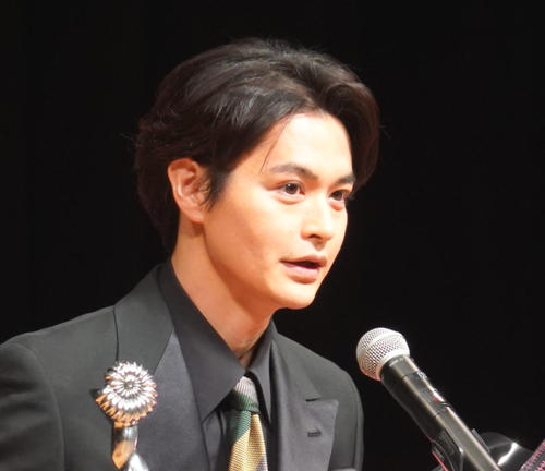 瀬戸康史35歳、学ラン姿を披露　本人は「もうキツイて…笑」も「違和感なさすぎ」の声