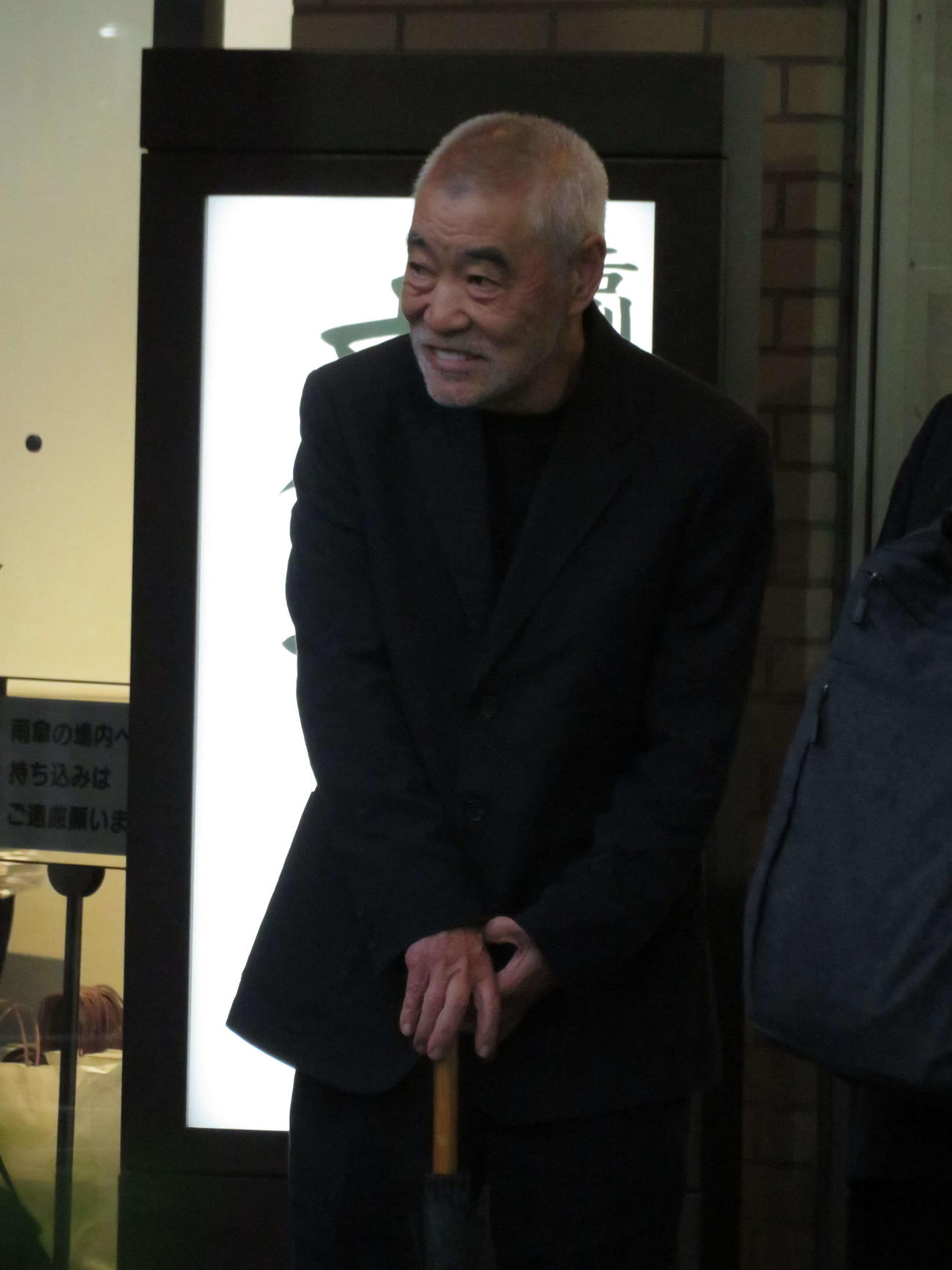 唐十郎さんの通夜を訪れた柄本明