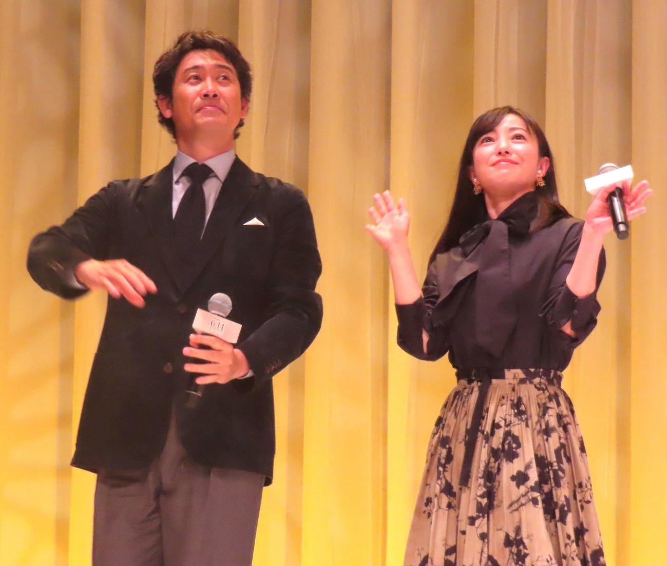 映画「ディア・ファミリー」試写会上映後に再び登場した大泉洋（左）と菅野美穂