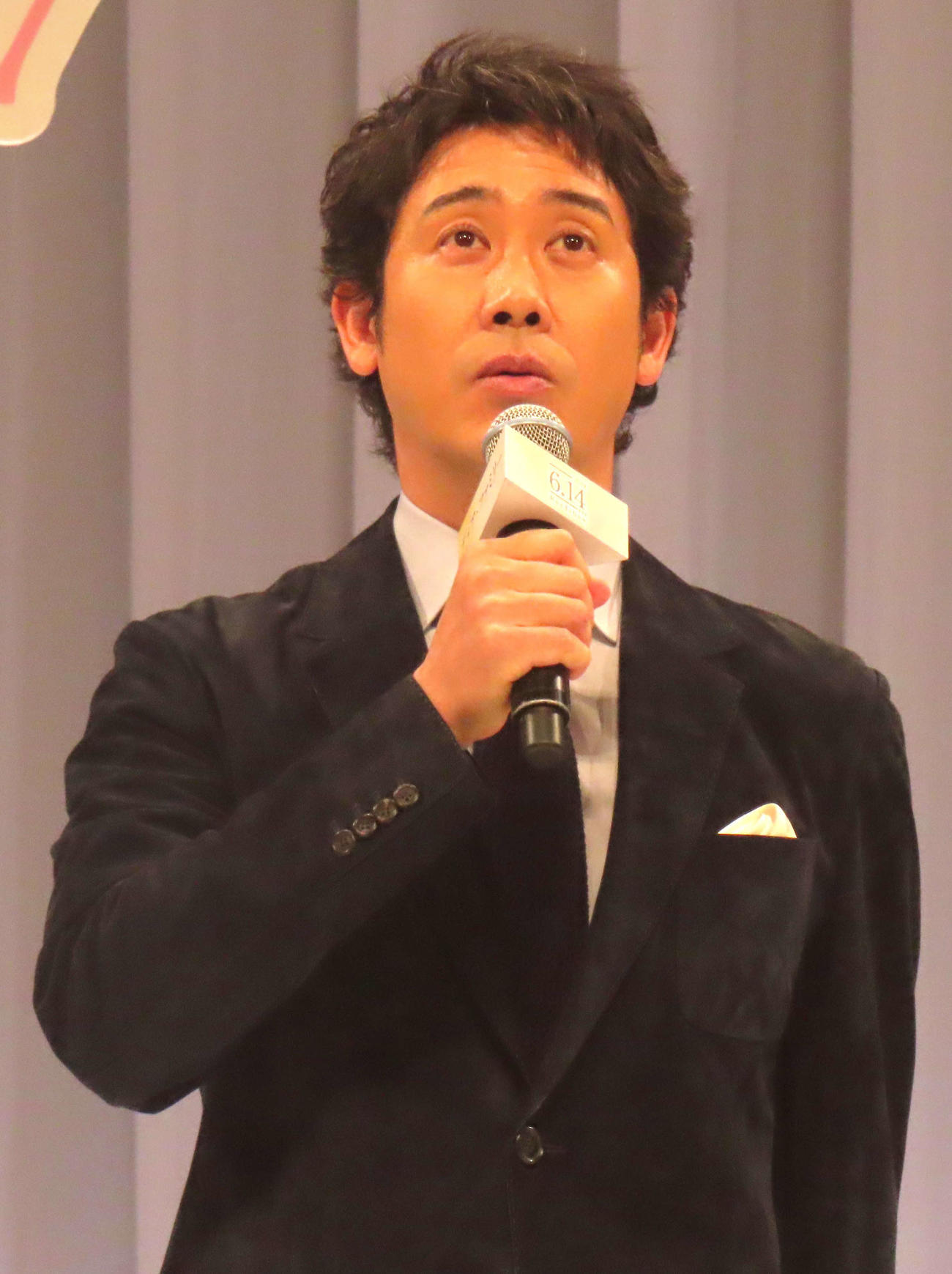 映画「ディア・ファミリー」完成披露舞台あいさつに登壇した大泉洋