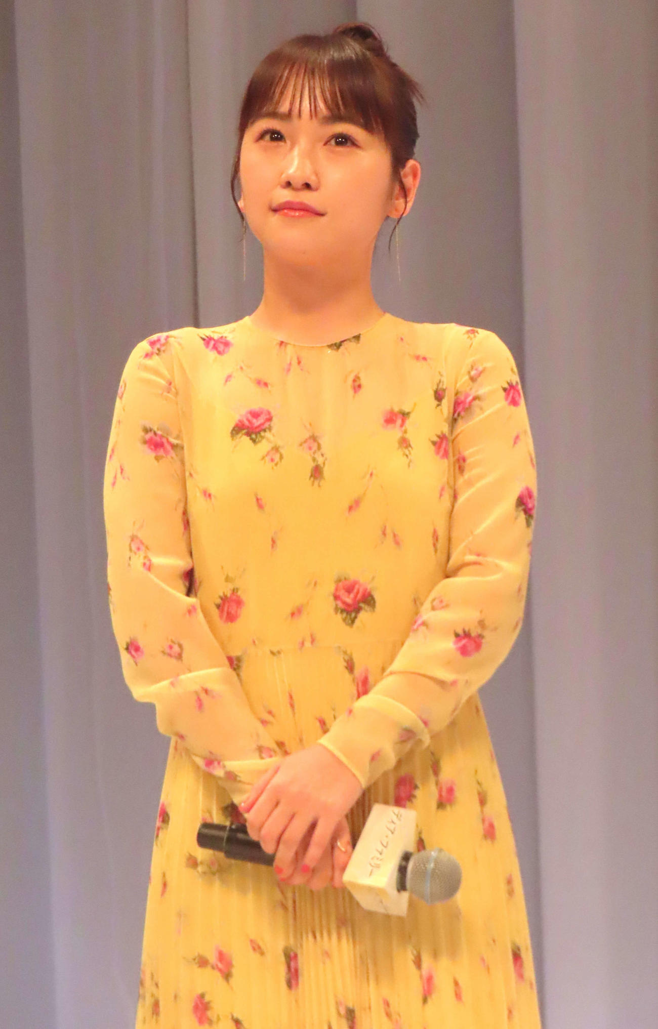 映画「ディア・ファミリー」完成披露舞台あいさつに登壇した川栄李奈