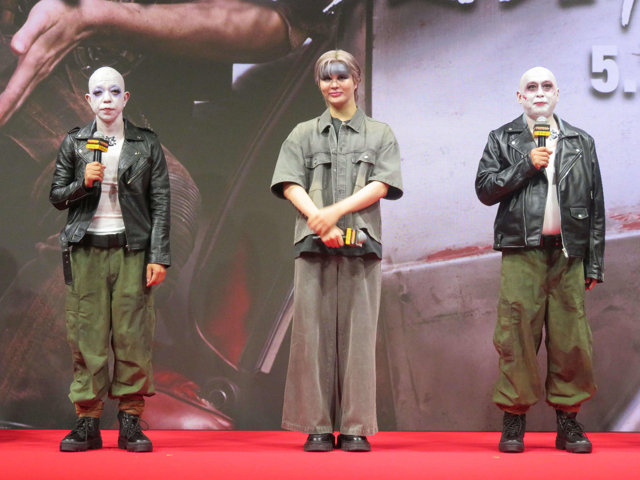 「マッドマックス：フュリオサ」Matt MAX軍団生誕祭に登壇した、左からバイきんぐ小峠英二、Matt、錦鯉・長谷川雅紀（撮影・村上幸将）