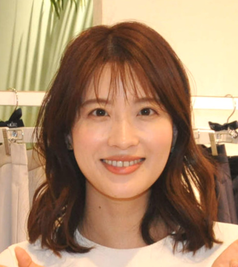 日テレ郡司恭子アナ、ピンクベージュのニットワンピ姿に「かわいらしさの大渋滞だな」など反響