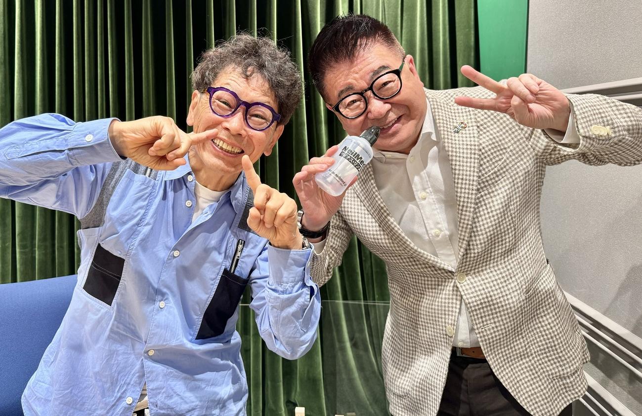ニコやかなツーショットを披露する“芸能界けんか最強伝説”を持つ南こうせつ（左）と生島ヒロシ