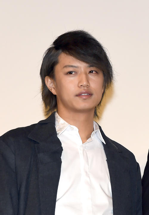 仮面ライダー俳優、野外フェスのフードで食中毒か「吐き気が一日中止まらなくて…」