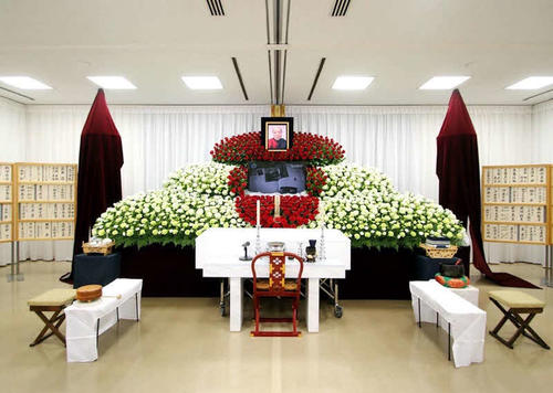 唐十郎さん告別式、長男大鶴義丹の元妻マルシアら約100人が参列　戒名は大興院唐演日義居士