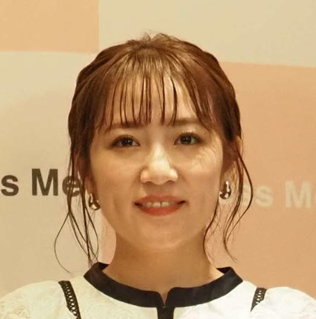 高橋みなみ「今年は薄着チャレンジ！」デコルテ大胆披露のキャミワンピ姿にファン「女神降臨」