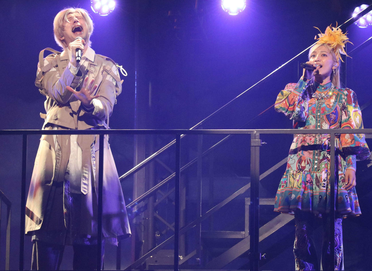自身がプロデュースしたエンターテインメントショー「TOKYO～the city of music and love～」で歌う城田優とスペシャルゲストで参加のmiwa（撮影・深田雄智）