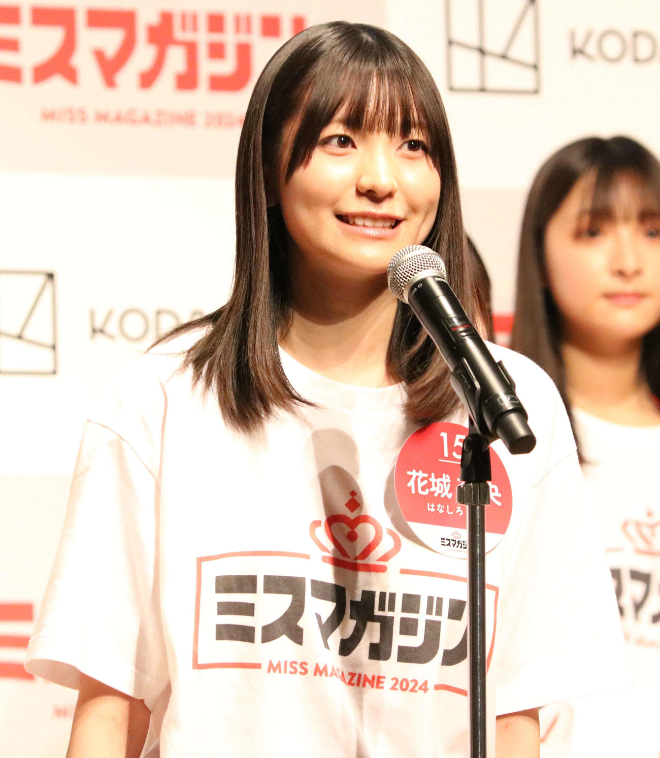 「ミスマガジン2024ベスト16お披露目イベント」に登壇した花城奈央（撮影・水谷京裕）
