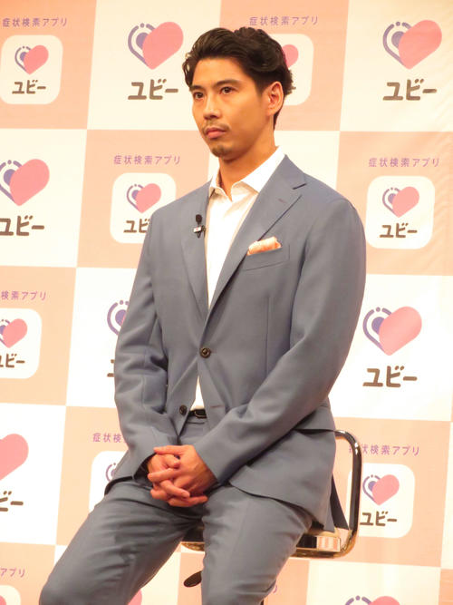 賀来賢人、人生初の“珍”役柄に挑戦「役者人生で指をやるとは思っていなかった」体バキバキ