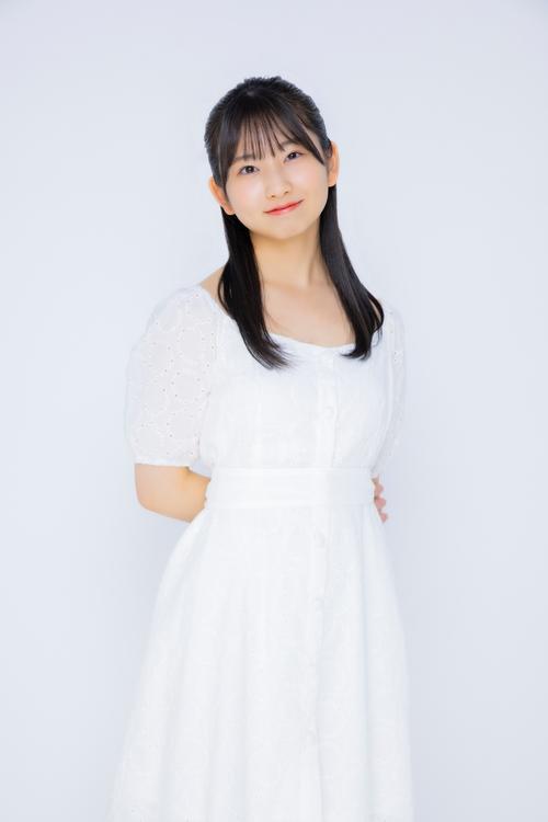 モーニング娘。'24井上春華18歳バースデーイベントでスーツに花束