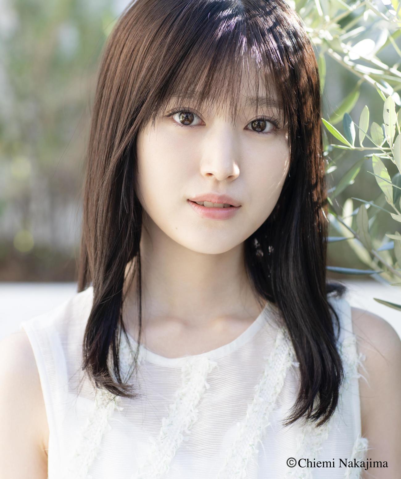映画「お嬢と番犬くん」に主演する福本莉子