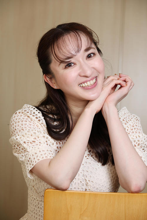 昨年８月宝塚退団の女優が初ミュージカルで熱演中、パワハラ問題で揺れた古巣後輩への心情も