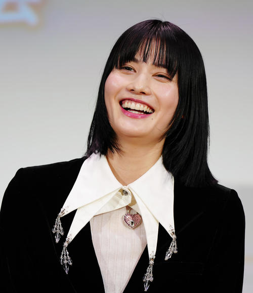 橋本愛、意外な一面明かす「ギャルファッションも好き」夏は丈の短いＴシャツ＆へそだし