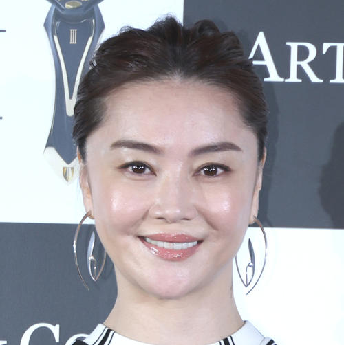 47歳美人女優、変わらぬ美脚　芸能活動43周年を報告「デビューの時衝撃でした」ファンの声