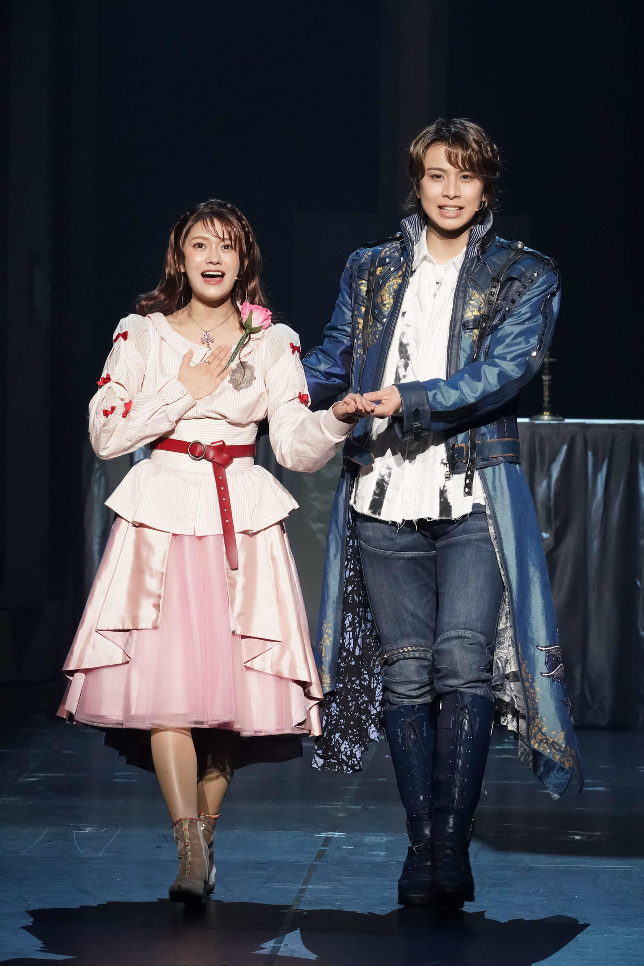 公開ゲネプロを行った奥田いろは（左）と岡宮来夢（C）ミュージカル『ロミオ＆ジュリエット』公演事務局【撮影：渡部孝弘／田中亜紀】