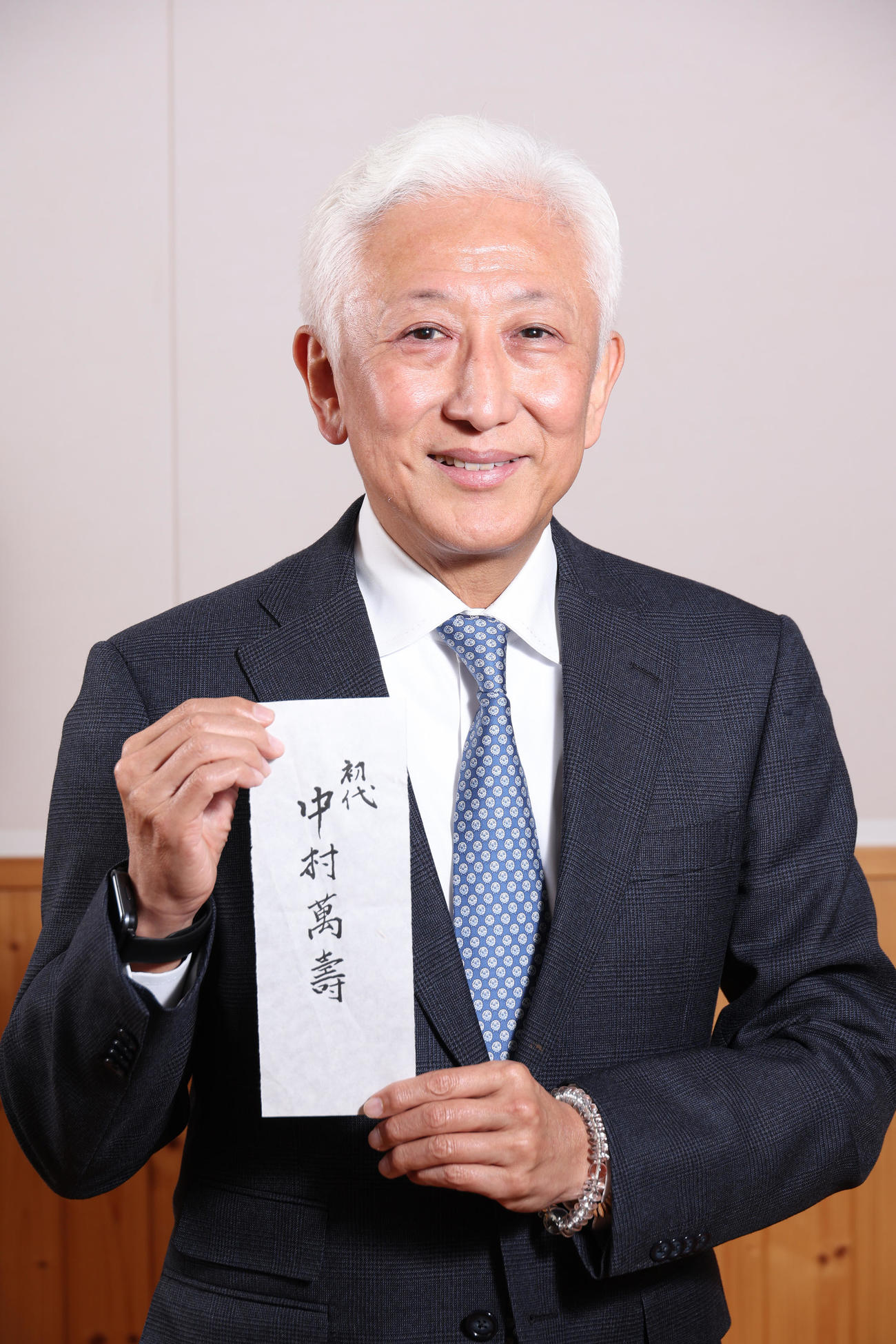 インタビューで笑顔を見せる「初代中村萬壽」を襲名する中村時蔵（撮影・中島郁夫）