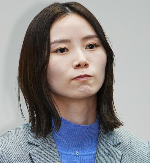 朝日奈央、30歳のバースデーショット披露　「妹が頑張って飾り付け」ケーキを手に満面の笑み